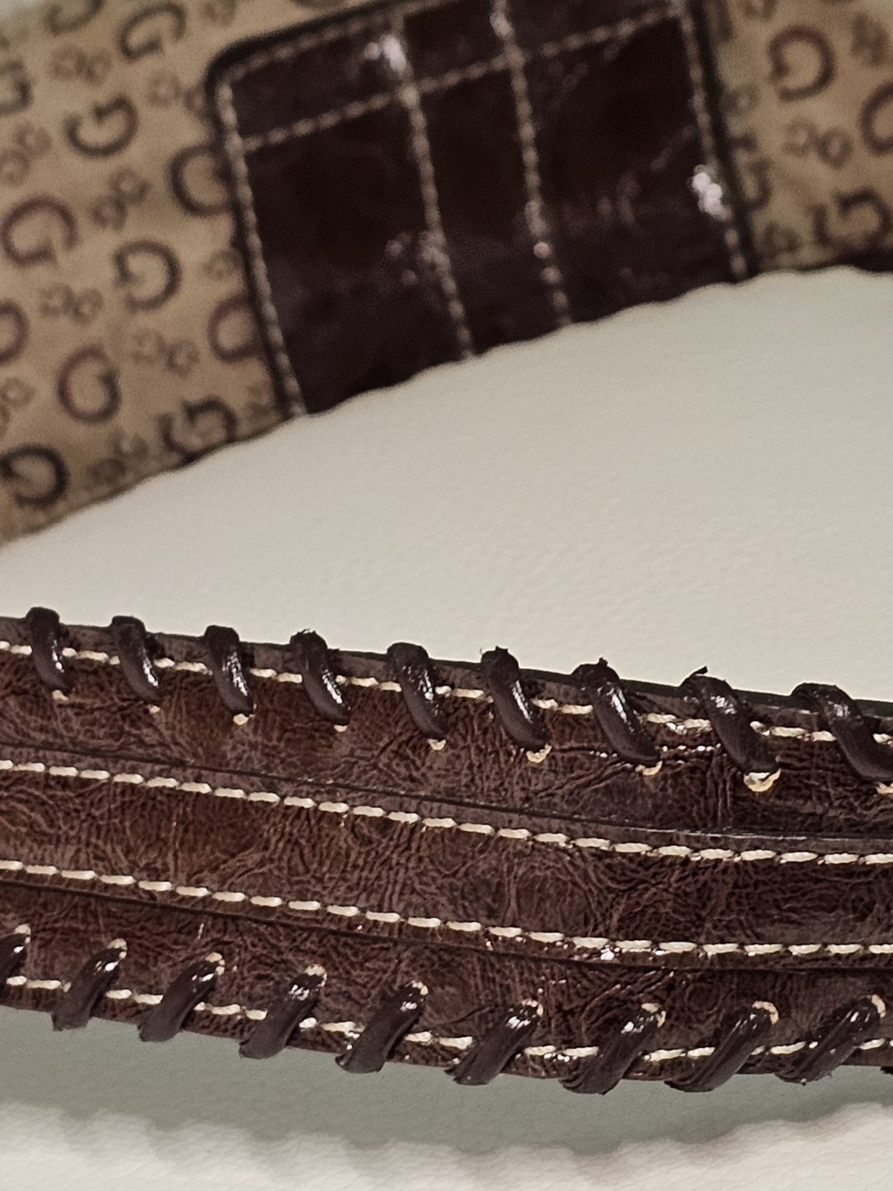 Vintage Guess Beige Canvas Shoulder Bag with Brown Leather Trim (Used) - Picture 7 of 10
